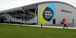 Kleinflugzeug am Southend Airport nahe London abgestürzt