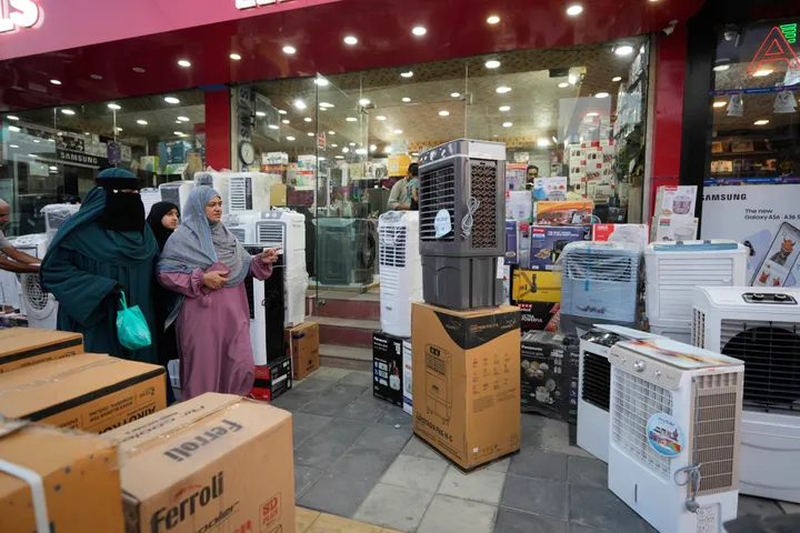 India moves to limit AC settings in bid to cut soaring power use