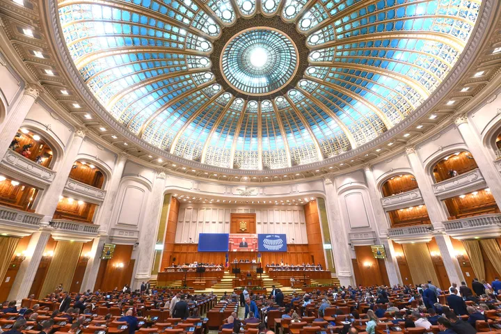Романската влада го преживеа гласањето за недоверба