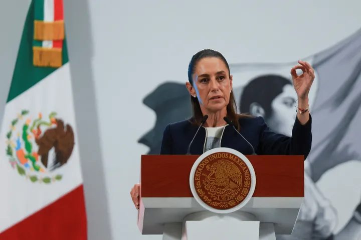 México exige a EE.UU. repatriar migrantes detenidos en “Alcatraz de Caimanes” e investiga denuncias