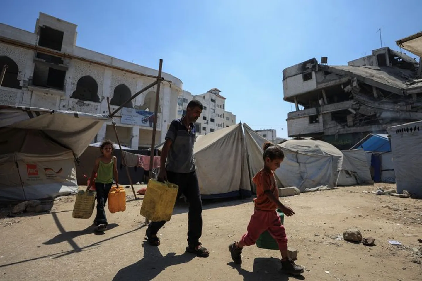 Najmanje petero Palestinaca ubijeno u novim izraelskim napadima na razorenu Gazu