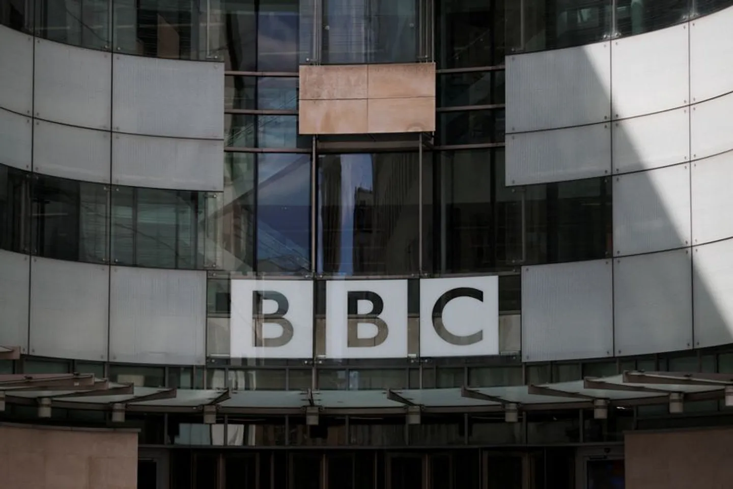 Voditelj BBC radija naglo prekinuo poziv nakon komentara o "saučesništvu u genocidu u Gazi"