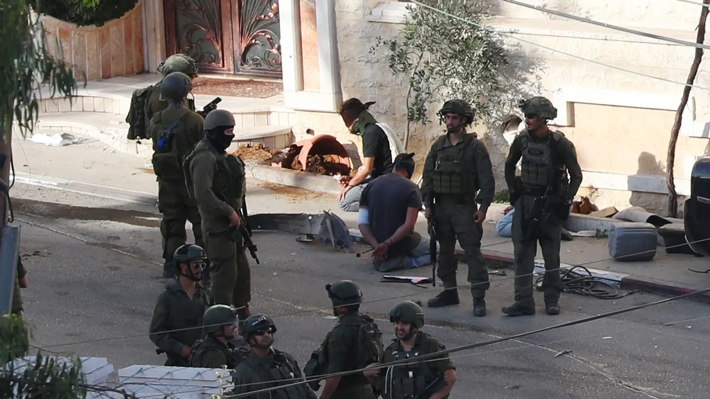 استشهاد فلسطيني بعملية إطلاق نار في الضفة والاحتلال يعتقل 3850 منذ مطلع العام الجاري