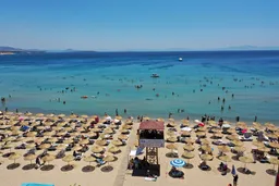 Türkiye, 39 flamuj blu valëviten në plazhet e rretheve Kuşadası dhe Didim