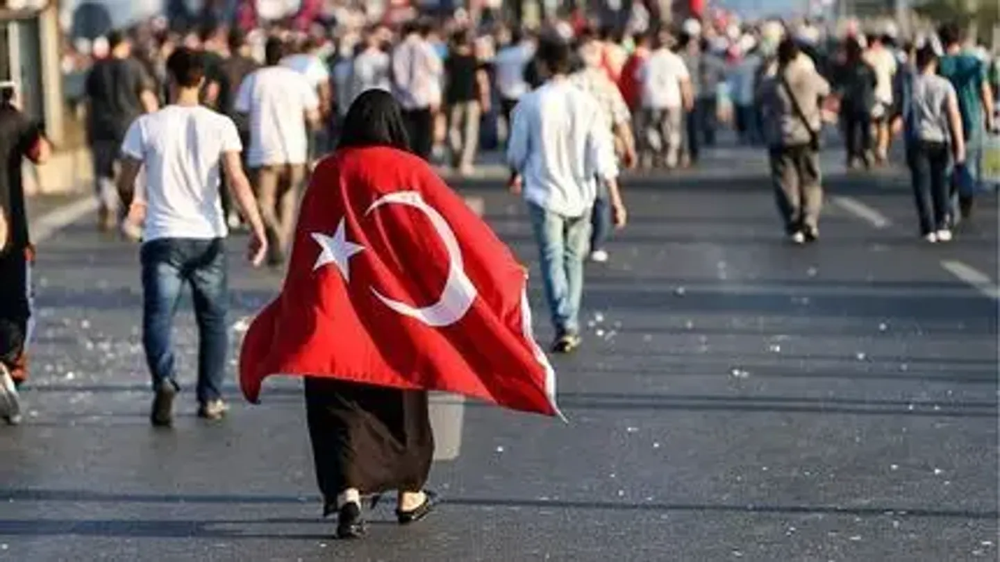 Noć kada je Turkiye ustala: Žene koje su krvlju i odlučnošću prkosile puču