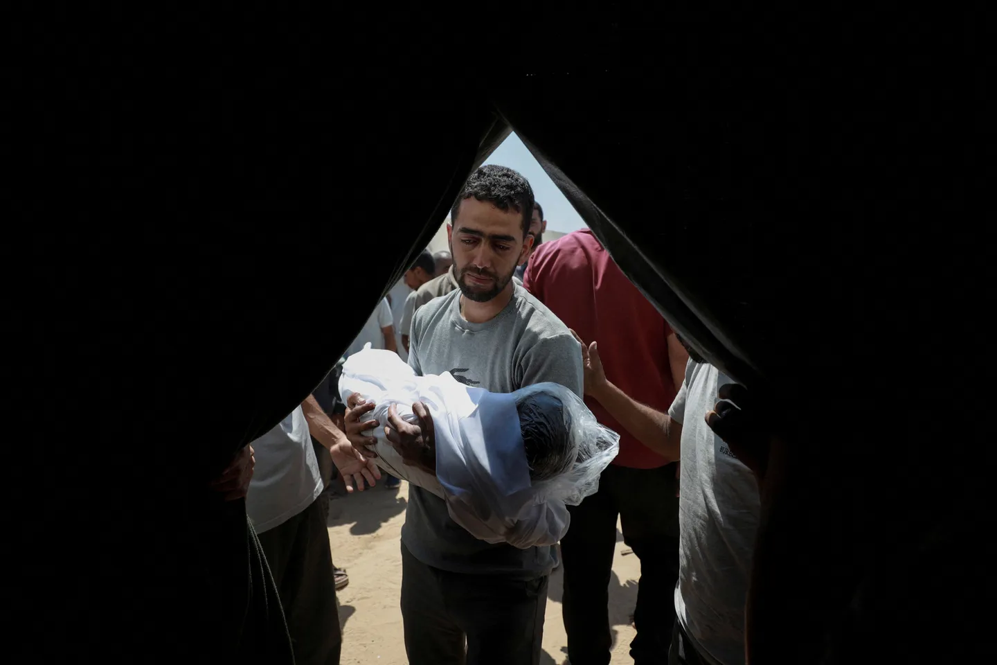 Nastavljeni izraelski napadi u Gazi: Od oktobra 2023. ubijeno skoro 58.500 Palestinaca