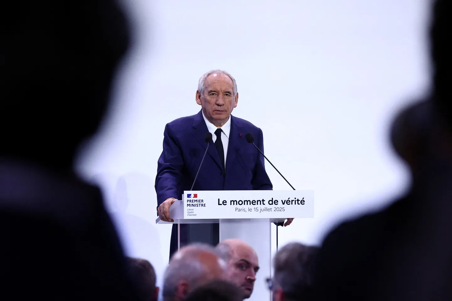 La France dévoile un plan de rigueur face au "danger mortel" de la dette