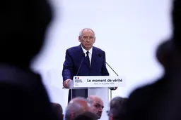 La France dévoile un plan de rigueur face au "danger mortel" de la dette