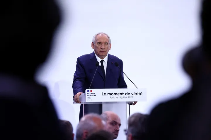 La France dévoile un plan de rigueur face au "danger mortel" de la dette
