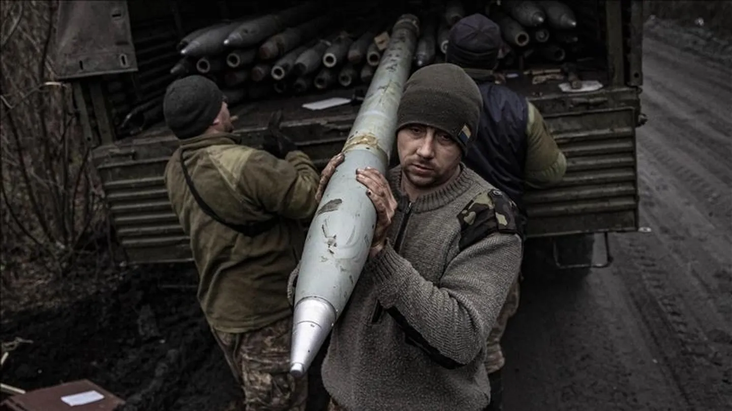 Italia po shqyrton shmangien e blerjeve direkte të armëve amerikane për të mbështetur Ukrainën