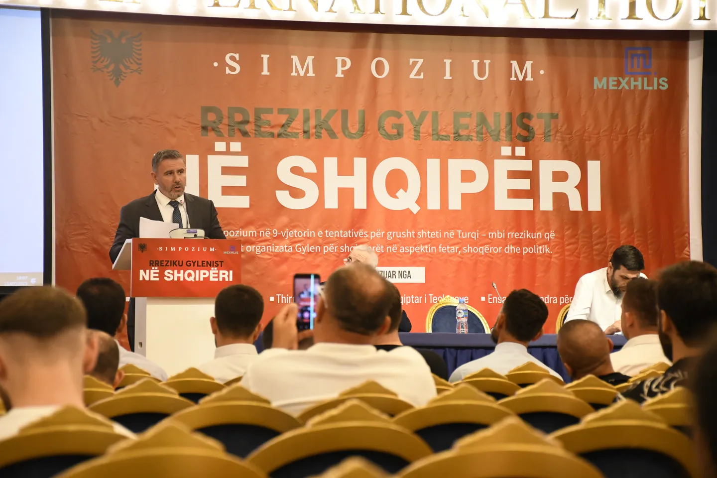 Mbahet simpoziumi me temë "Rreziku gylenist në Shqipëri"