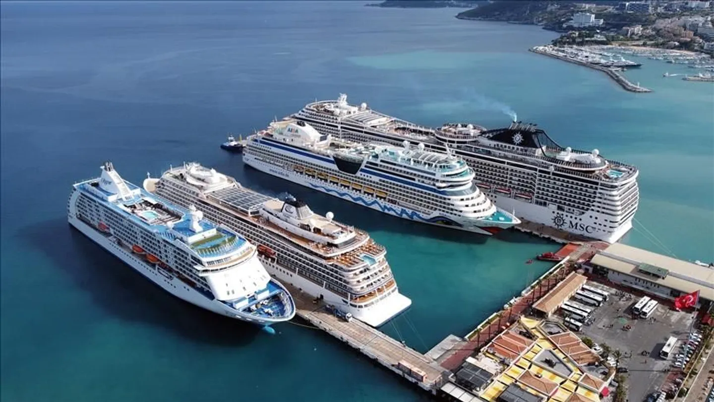 Portet turke pritën 490 anije turistike në gjysmën e parë të vitit