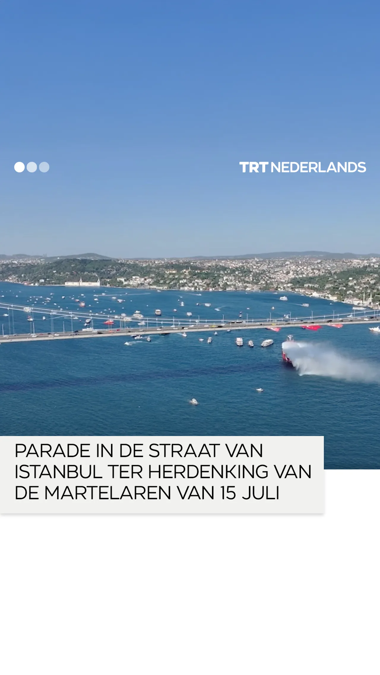 253 boten herdenken 253 martelaren tijdens parade in de Straat van Istanbul