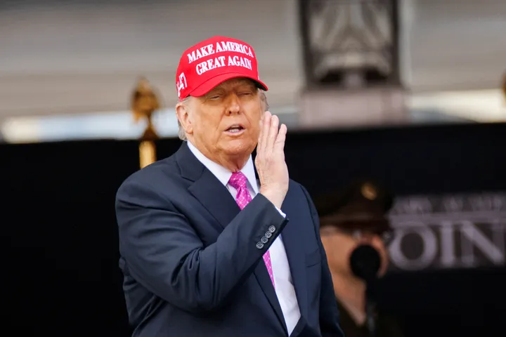 Трамп «кіші елдерге» 10 пайыздан және Индонезияға 19 пайыздан асатын баж салығын енгізеді