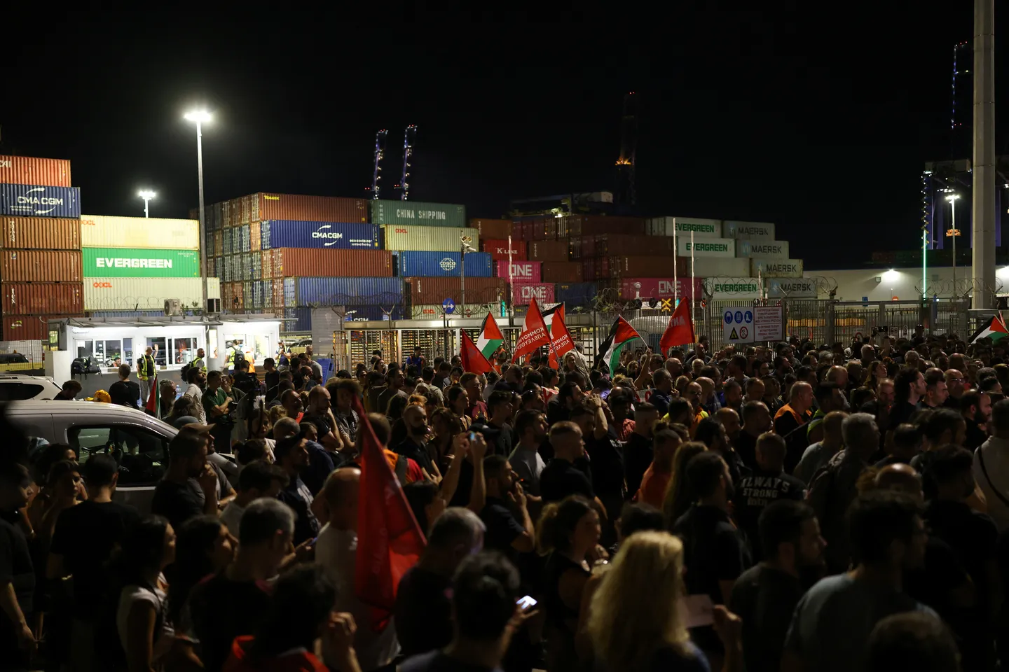 Grekët protestojnë kundër dërgesës ushtarake drejt Izraelit nga Porti i Pireut