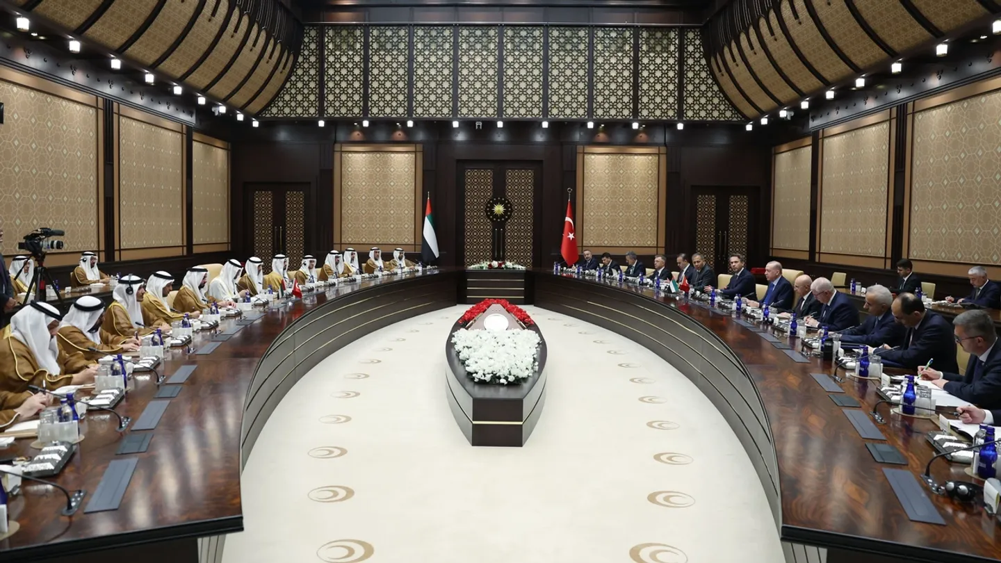 تركيا والإمارات تعززان شراكتهما بتوقيع 7 اتفاقيات جديدة في اجتماع المجلس الاستراتيجي بأنقرة