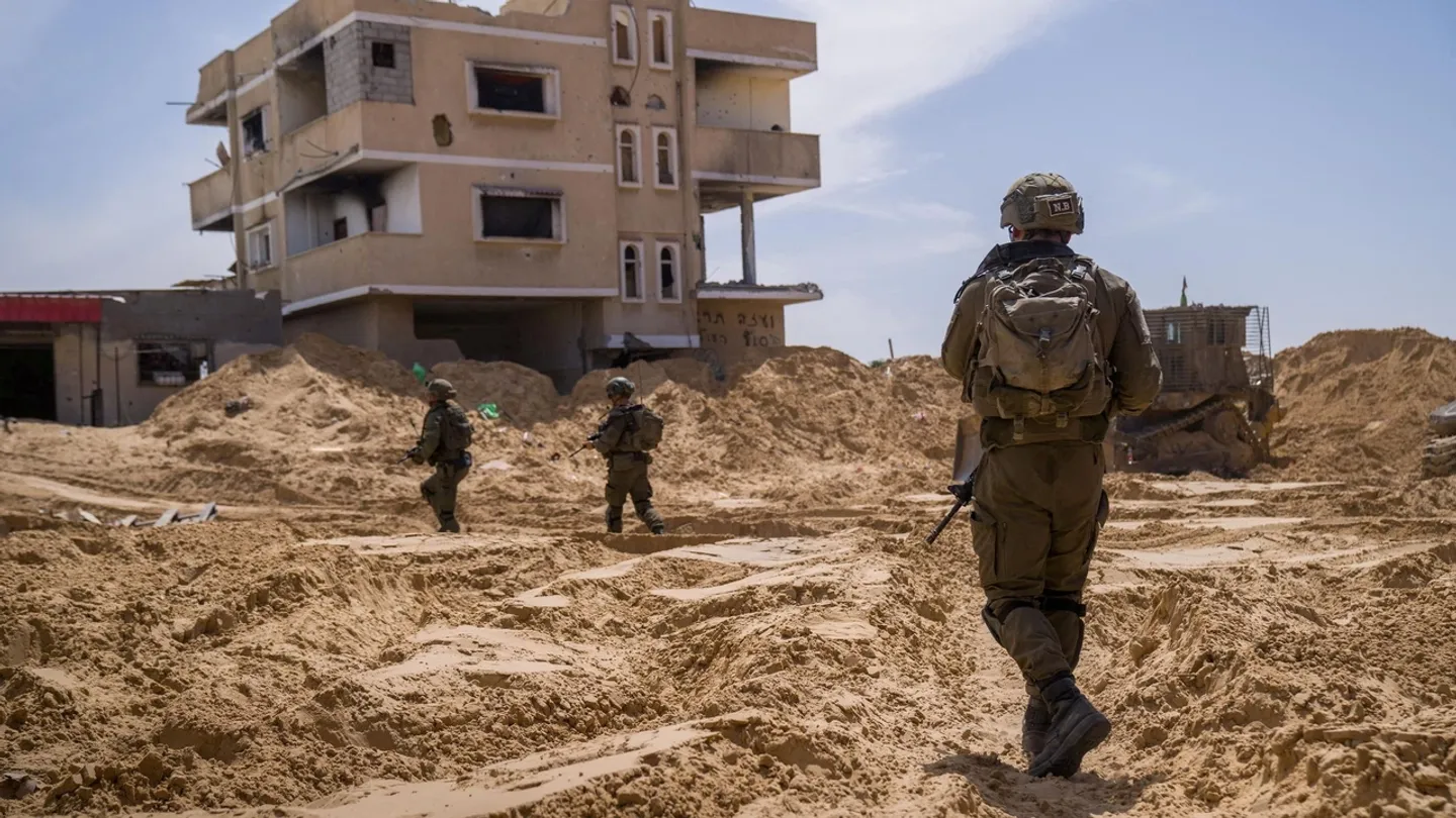 إعلام عبري يزعم "تقدماً كبيراً" بمفاوضات الدوحة.. وجيش الاحتلال يعلن عن محور رابع في غزة