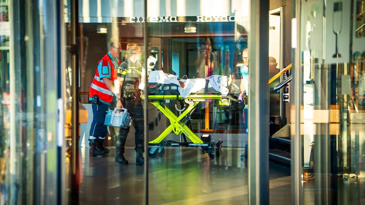 Leraar neergestoken tijdens schoolmusical in Alblasserdam, drie personen aangehouden