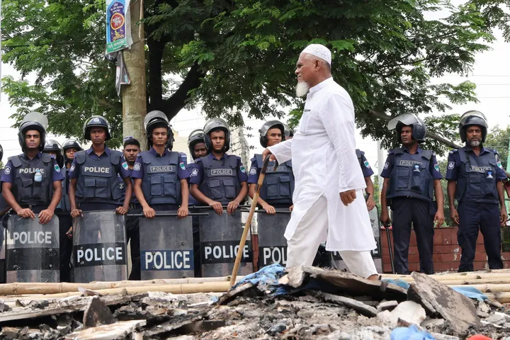 In Bangladesh viene imposto il coprifuoco dopo violenti scontri nel “Giorno del lutto”