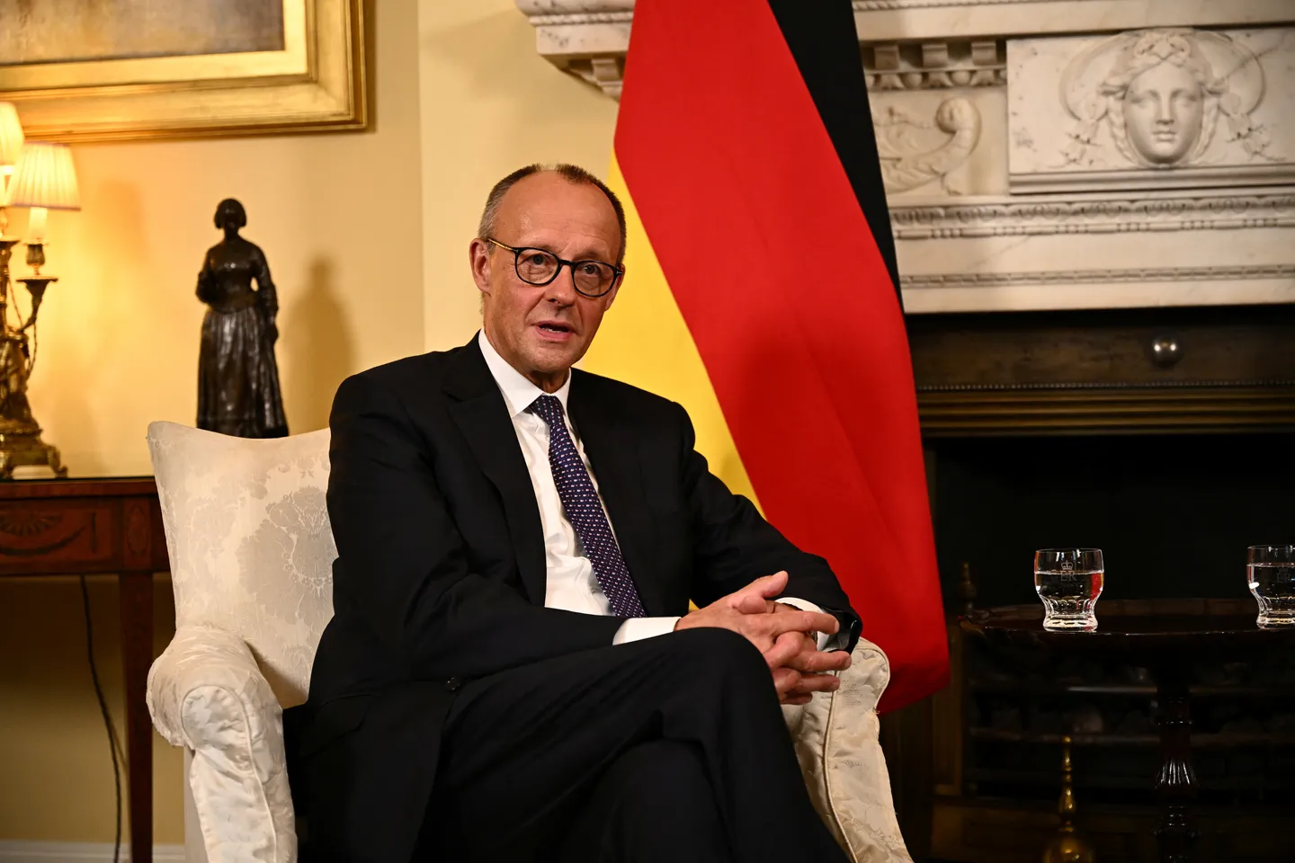 Merz verteidigt verschärfte Migrationspolitik und betont Kontrollen „auf Zeit“