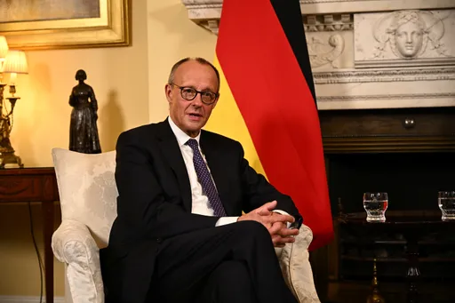 Merz verteidigt verschärfte Migrationspolitik und betont Kontrollen „auf Zeit“