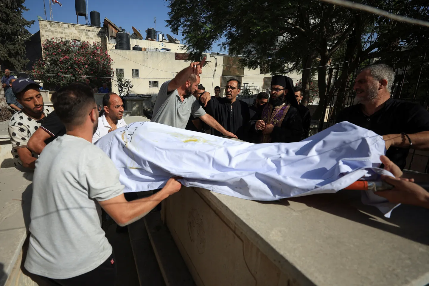 Gaza: les condamnations pleuvent après une frappe israélienne contre une église