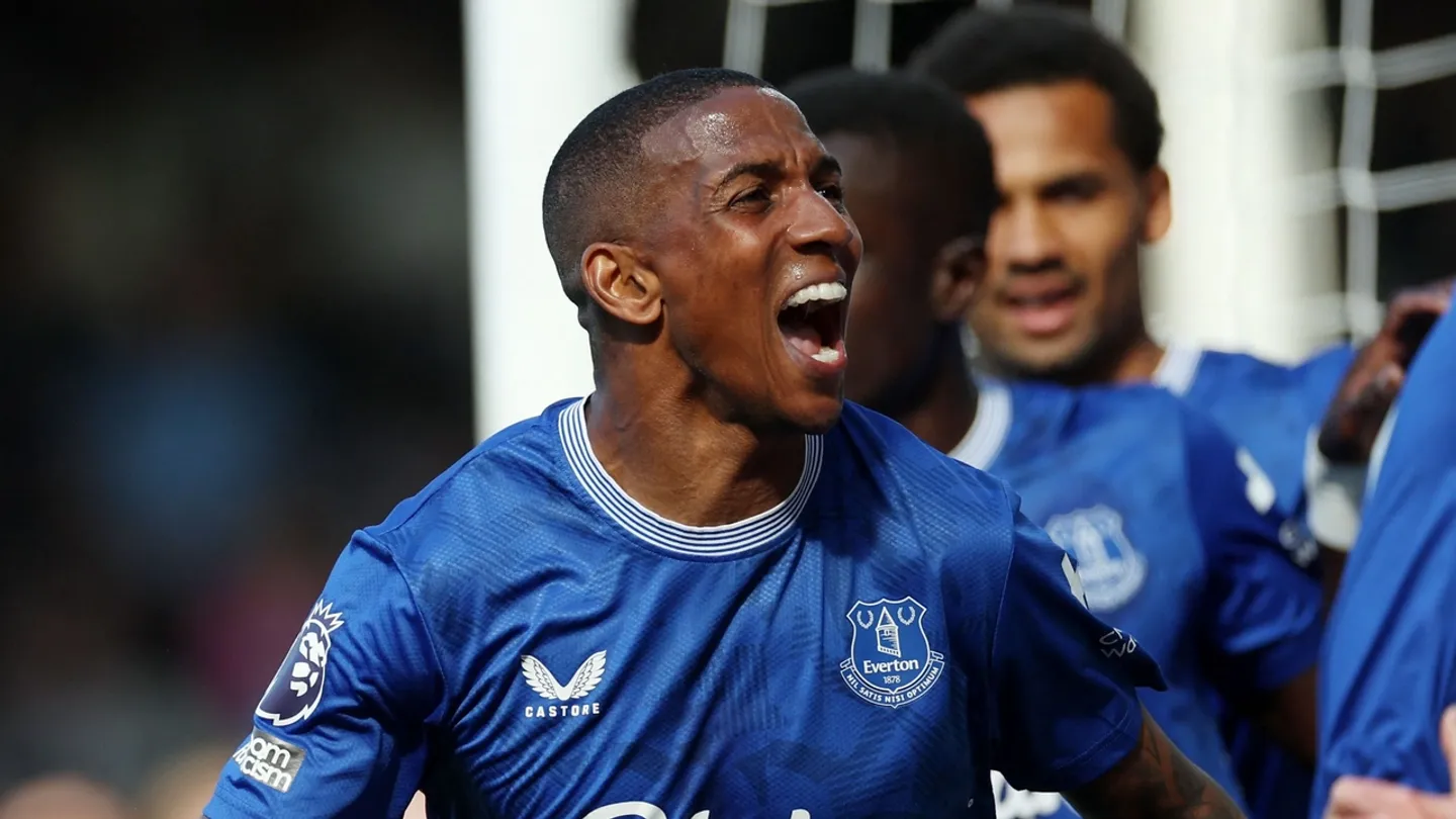 Ashley Young tsohon dan Man U mai shekara 40, zai koma Watford inda ya fara wasa