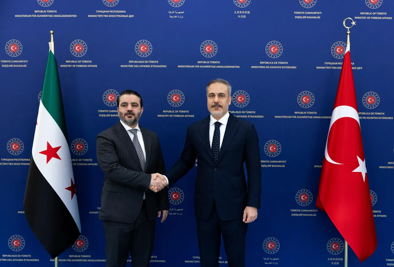 وزير الخارجية التركي يبحث مع نظيره السوري التطورات الأخيرة في حلب