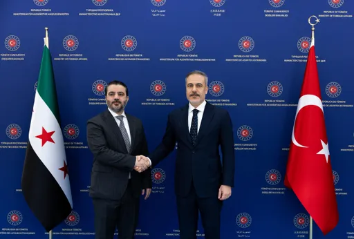 وزير الخارجية التركي يبحث مع نظيره السوري التطورات الأخيرة في حلب