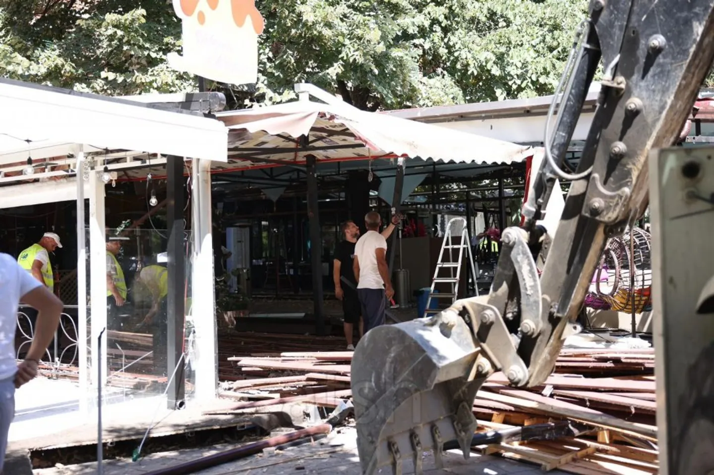 Tiranë, lirohen mbi 17 mijë m2 të zaptuara