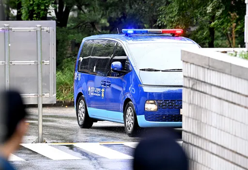 대한민국 검찰, 윤석열 전 대통령 자택 압수수색…특혜 의혹 수사