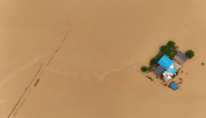 Torrential rains in South Korea keep people from getting home, flood risks mounting