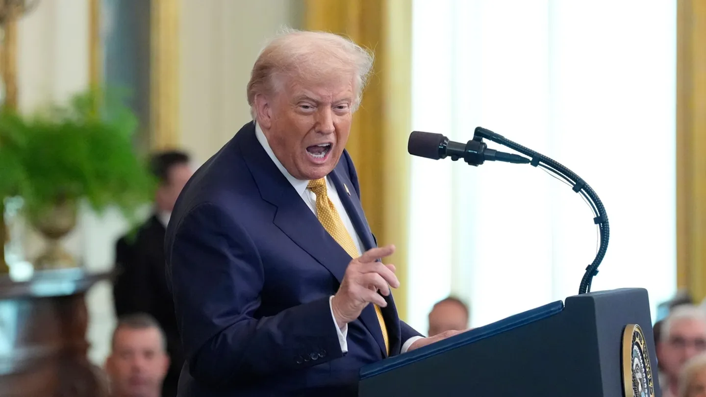 Трамп вспылил после публикации письма Эпштейну