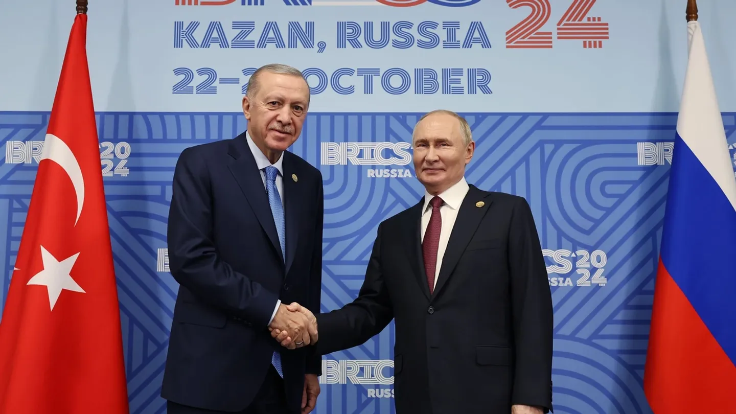 في اتصال هاتفي.. أردوغان يؤكد لبوتين دعم استقرار سوريا واستعداد تركيا لاستضافة مفاوضات موسكو وكييف