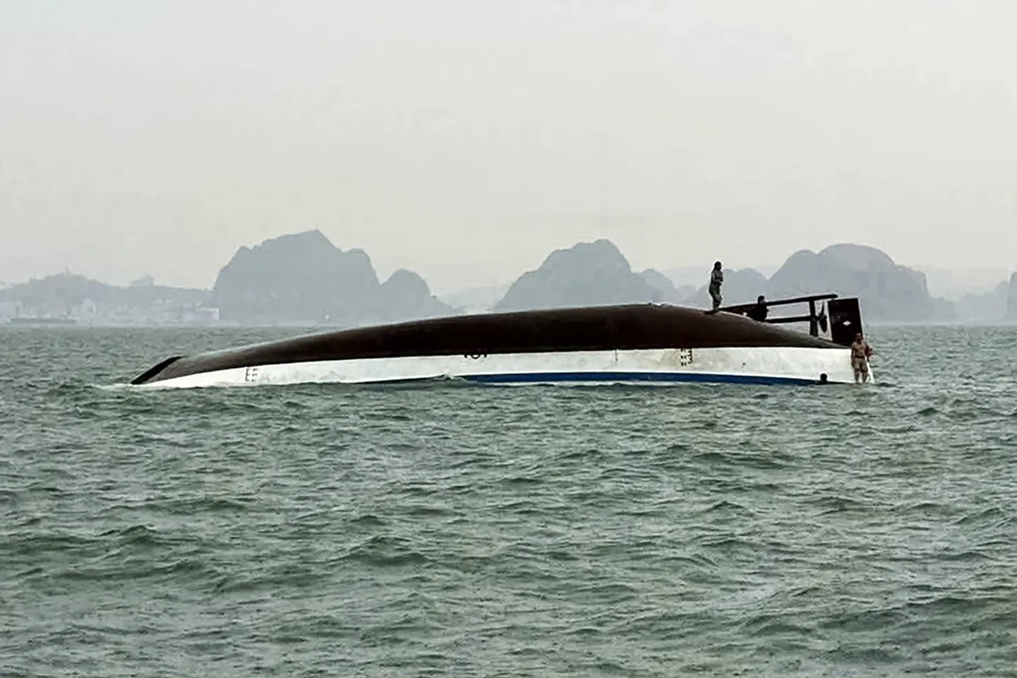 Death toll climbs to 34 from capsizing of Vietnamese tourist boat