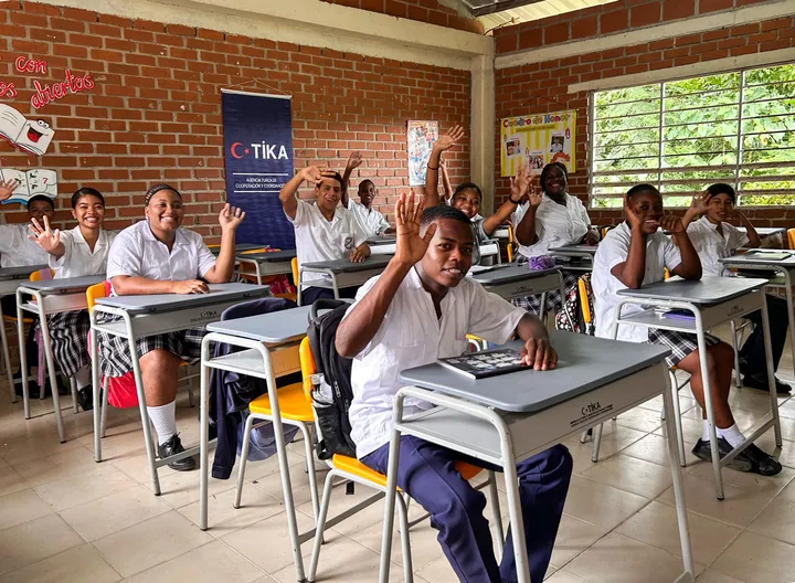 Con el apoyo de Türkiye, 550 estudiantes en Colombia ahora pueden acceder a aulas modernas