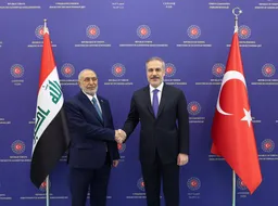 Ministri i jashtëm turk takohet me kryetarin e parlamentit irakian