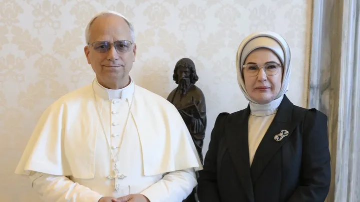 La primera dama Emine Erdogan se reúne con el papa León XIV y pide una postura más firme para Gaza