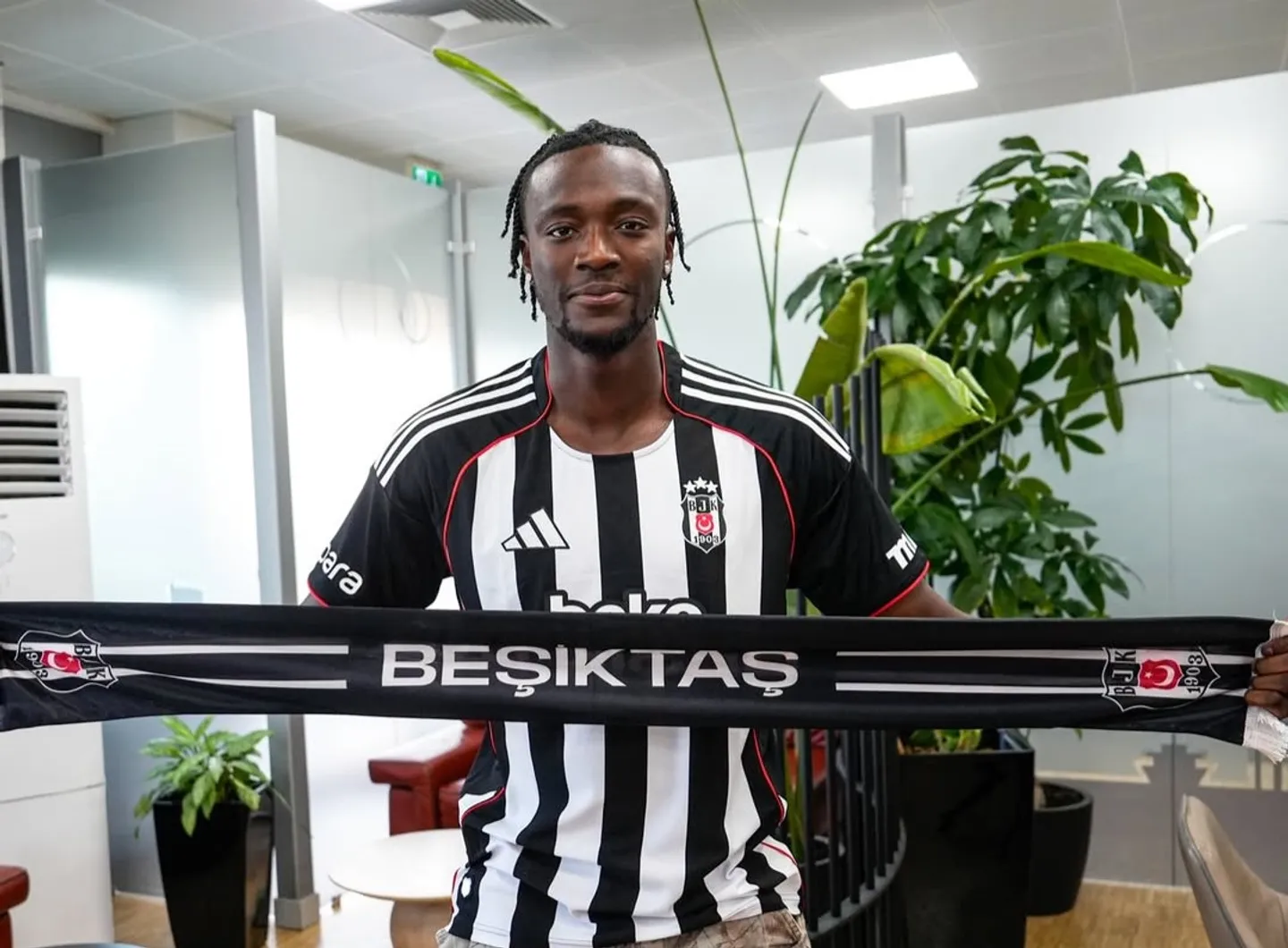 Striker Tammy Abraham arrives in Istanbul for Besiktas transfer talks