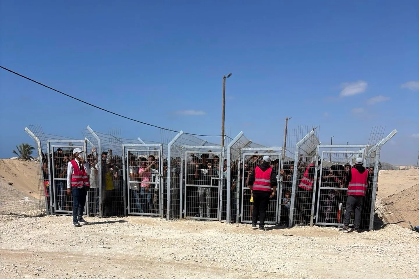 “Mercenarios” y “pandilleros antimusulmanes” operan puntos de ayuda en Gaza, dice UNRWA tras informe