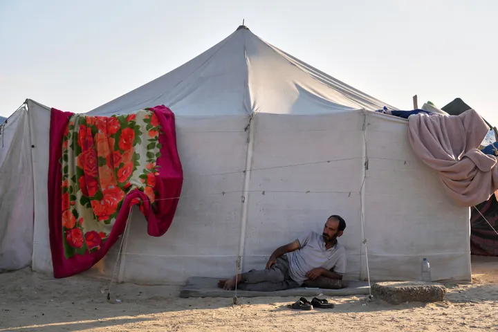 Palestinians battle heat wave amid Israel's war on Gaza