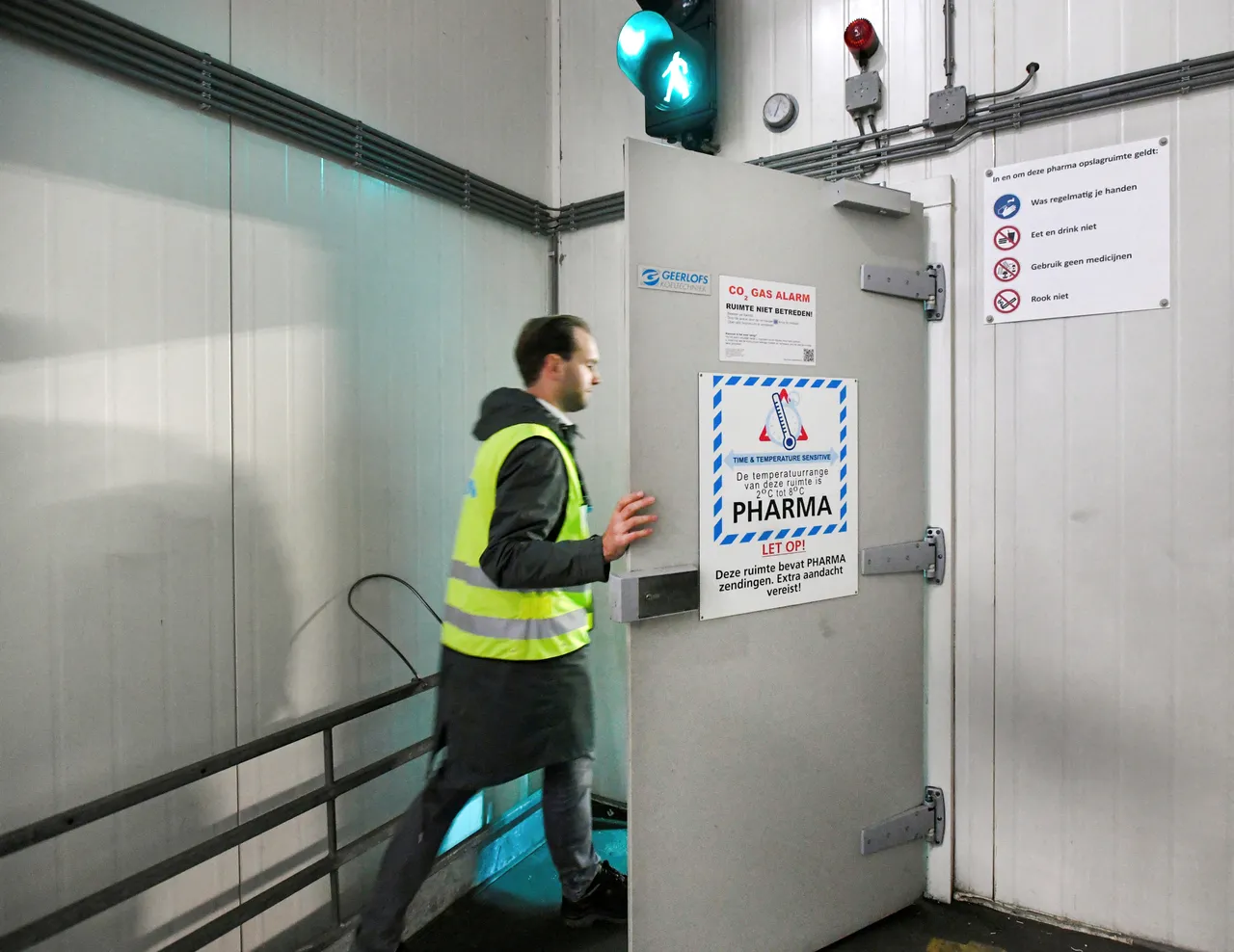 De vluchten op Eindhoven Airport werden tijdelijk stilgelegd na de detectie van een drone.