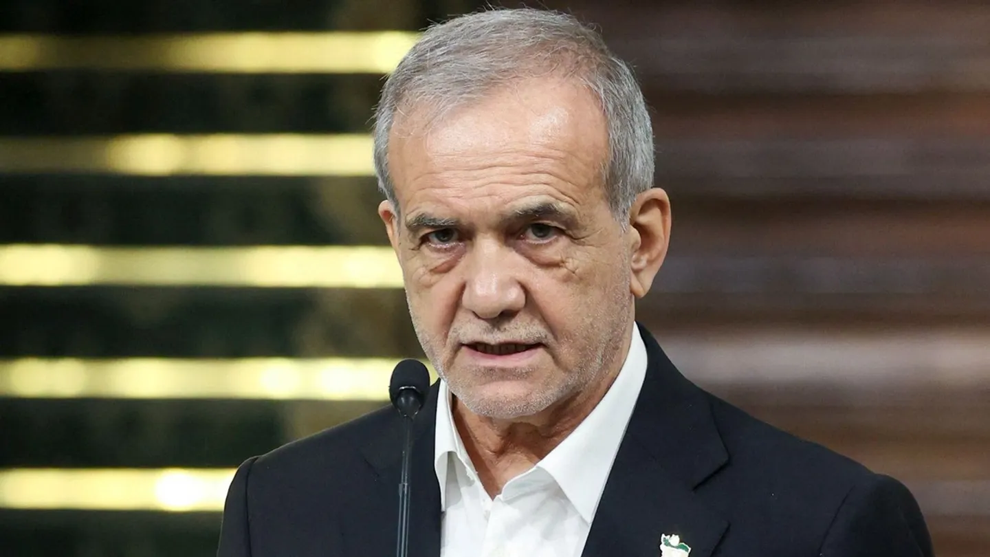 "لم تتصرف بحيادية".. الرئيس الإيراني يعلّق التعاون مع الوكالة الدولية للطاقة الذرية