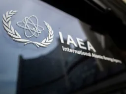 O Presidente do Irão ordena ao governo a suspender a cooperação com a AIEA, a agência nuclear da ONU