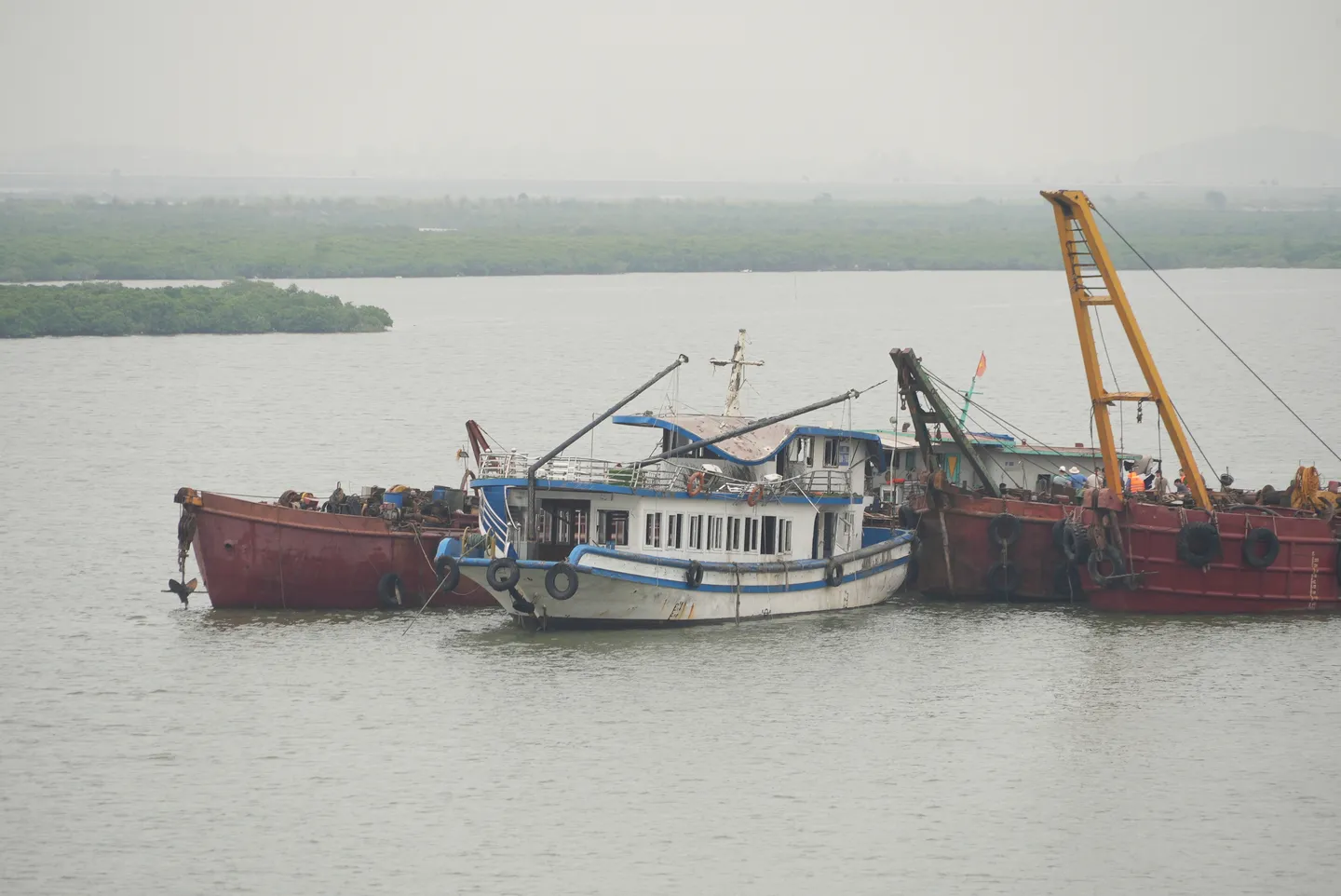 Vietnam, tragedia nella Baia di Ha Long: barca turistica si capovolge, almeno 34 morti
