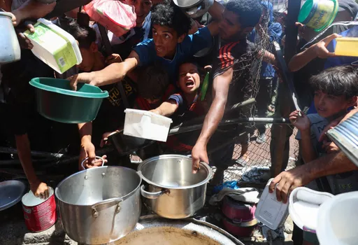 "Mereka keluar dalam keadaan lapar, pulang sebagai syahid": Ibu bapa Gaza ratapi anak-anak yang mati