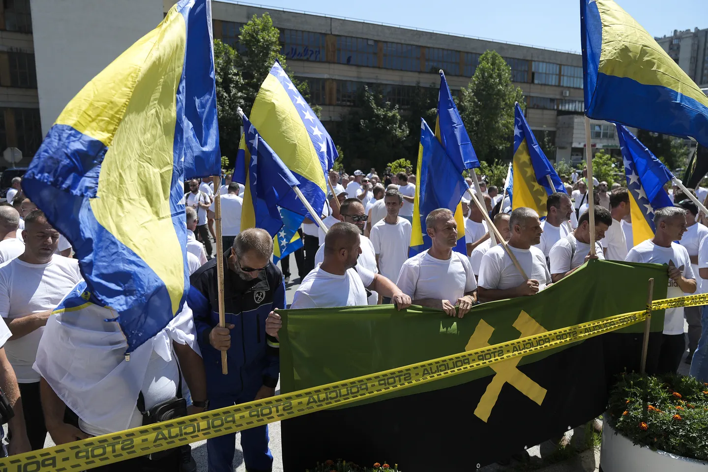 BiH: Stotine rudara na protestu u Sarajevu traže isplatu plata