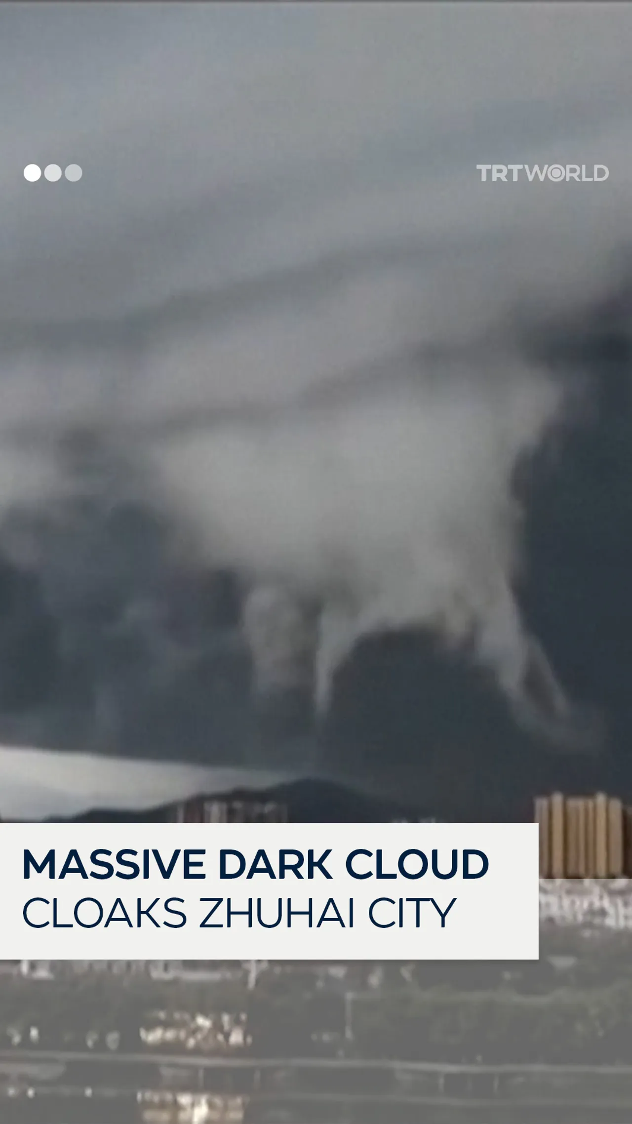 Gigantic dark cloud rolls over Zhuhai city ahead of typhoon