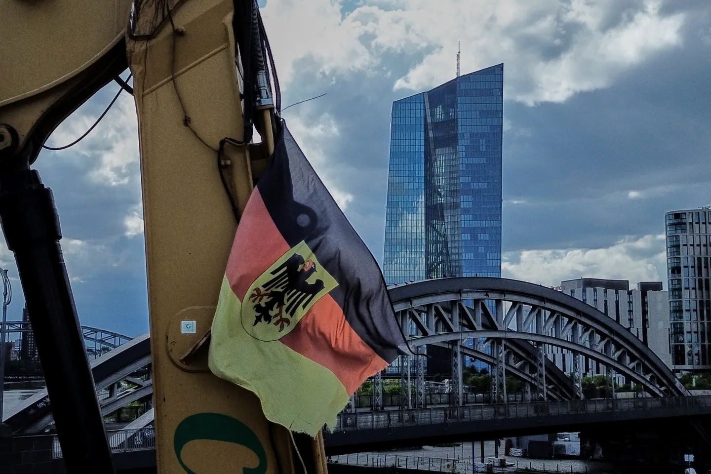 Industrie schlägt Alarm: Stellenabbau in der Produktion setzt sich fort