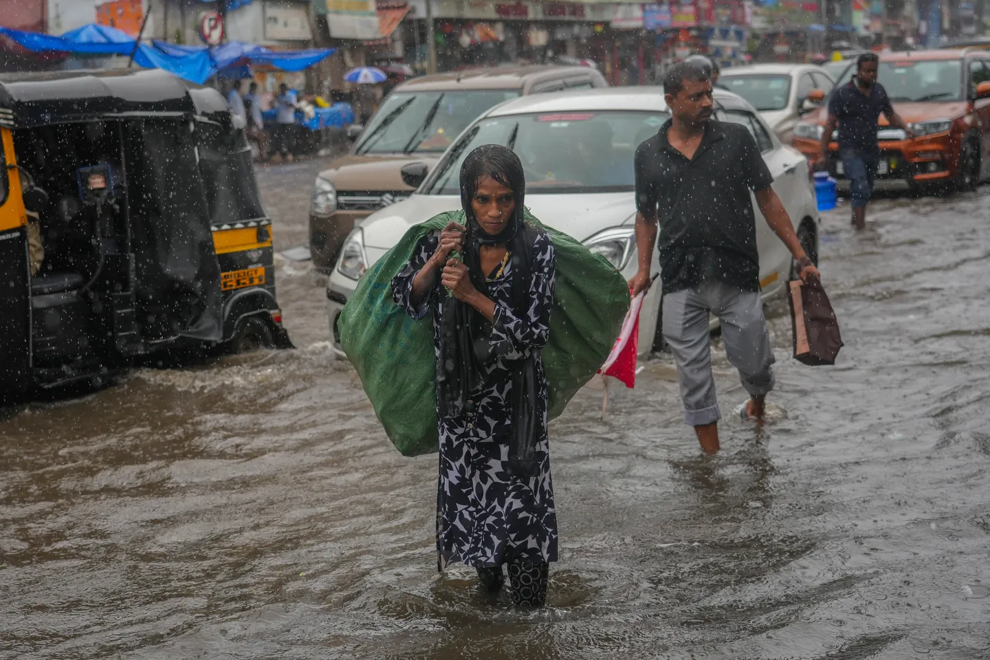 विश्व बैंक के अनुसार, भारतीय शहरों को 2050 तक जलवायु अवसंरचना के लिए 2.4 ट्रिलियन डॉलर की आवश्यकता